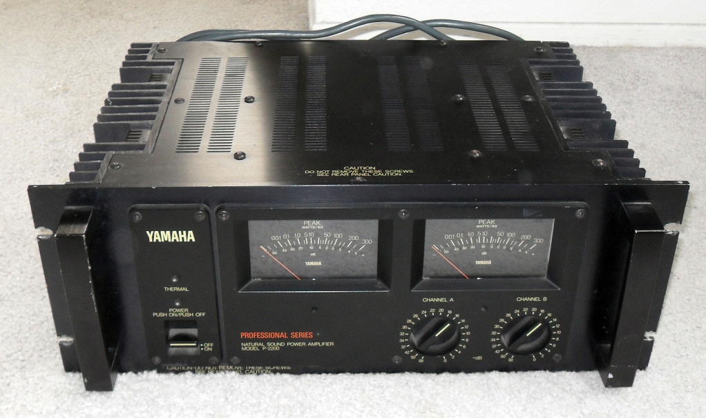 yamaha-p2200.jpg
