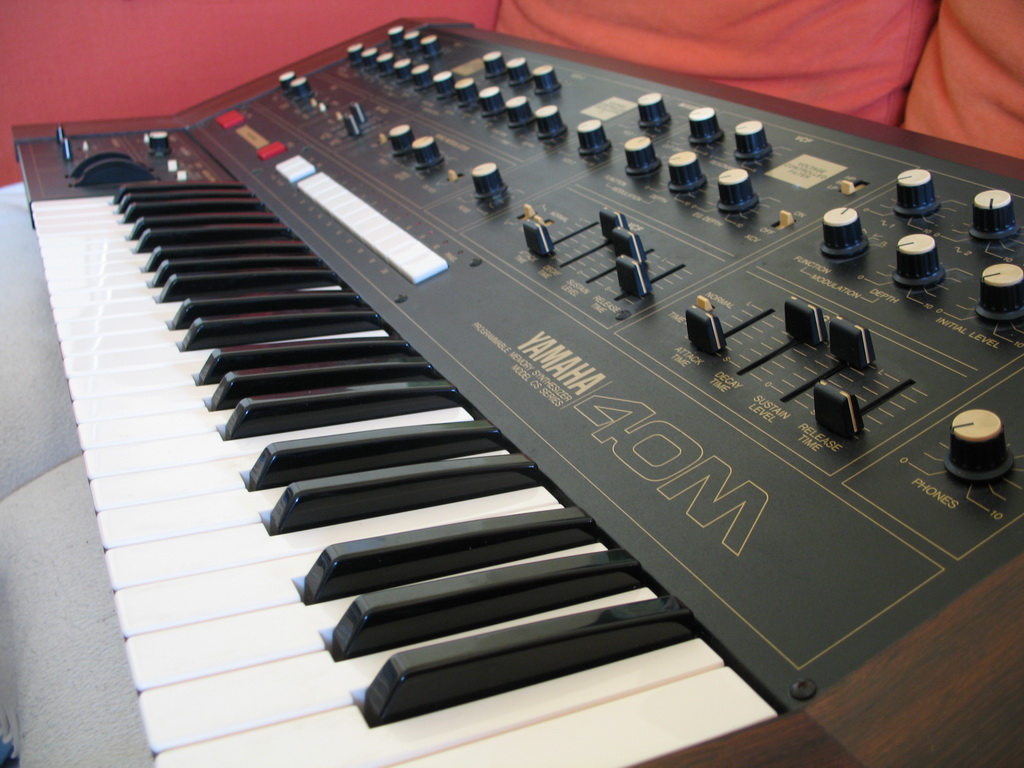 YAMAHA CS-40m