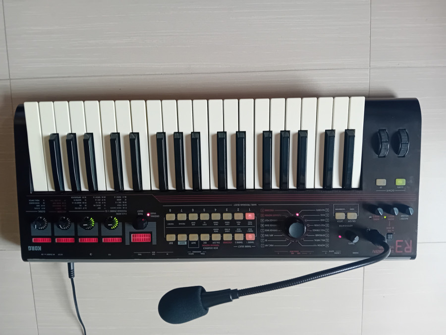 KORG R3_1.jpg