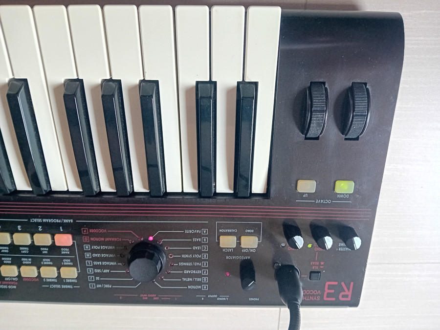 KORG R3_4.jpg